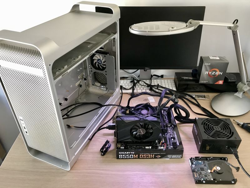 all components on my desk outside the case, to test that everything is working properly